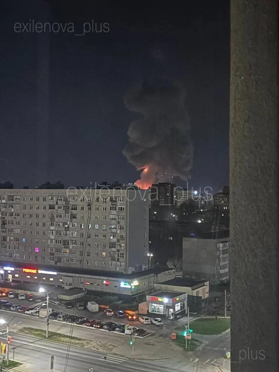 【乌克兰对俄罗斯多地发动大规模导弹和无人机袭击，遭袭目标包括主要炼油厂、武器组件