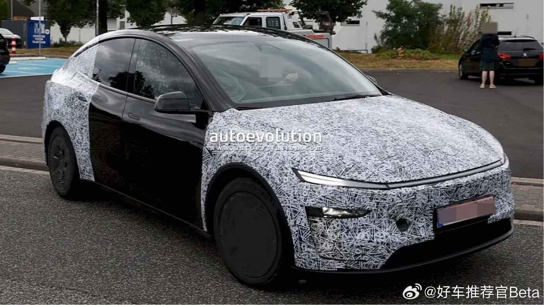 被小米逼乱了阵脚？特斯拉ModelYL实车图曝光。日前，海外媒体曝光了一组特