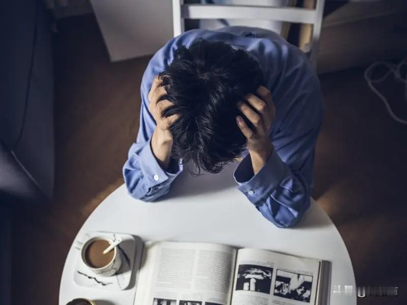 工作赚钱和身体健康，这真是个让人纠结的问题。小时候就听过“辛辛苦苦几十年，一病回