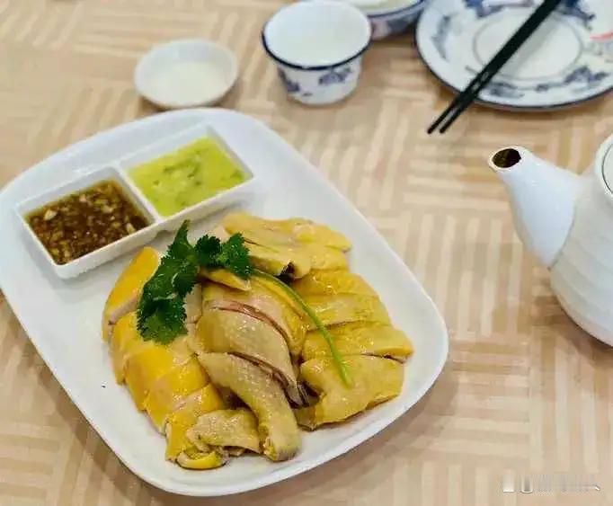 昨天下午，陪老板到乡下看承包的果园，晚上要和原果园主吃饭，进一步商谈承包细节，然