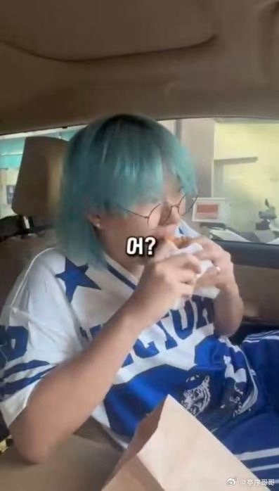 第一次在韩国见这么有仪式感的吃法中韩泡面口味大碰撞也太有意思了！韩餐泡面的经典