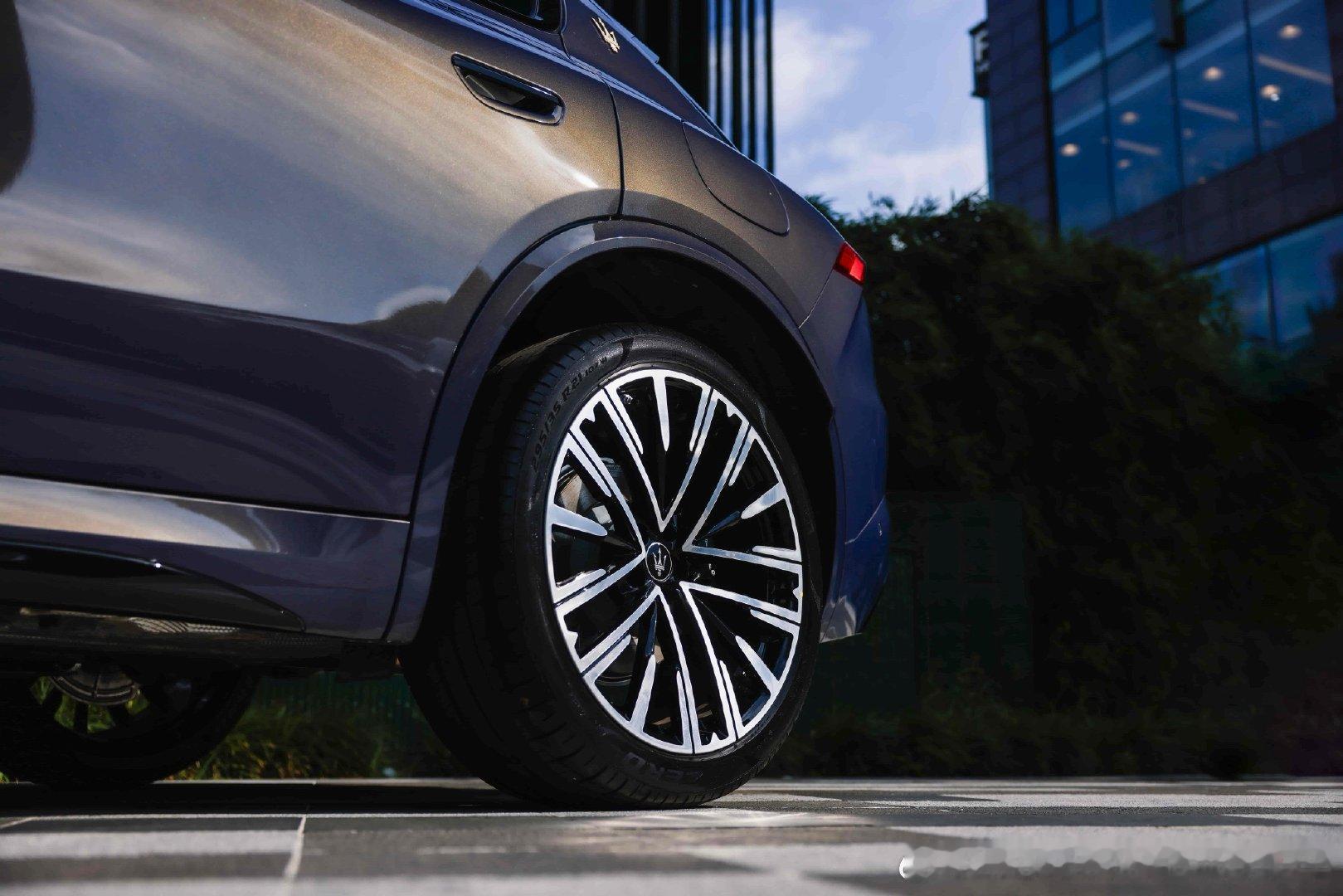 2026年8月4日，玛莎拉蒂在上海揭幕新款格雷嘉SUV，并全球首发暗夜蓝限量版。