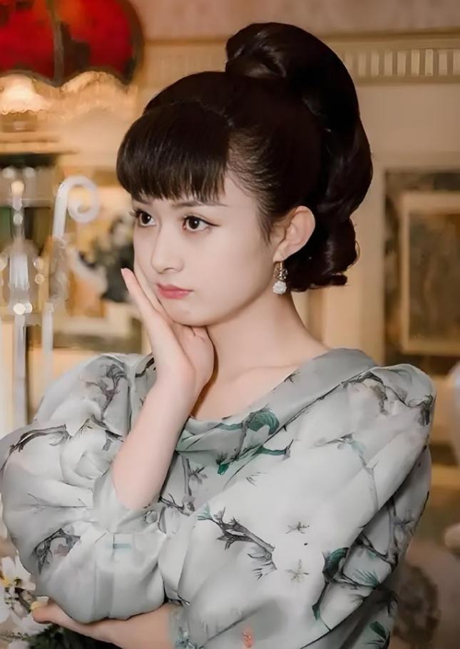 赵丽颖下半年可能还得来一波！陈伟霆和曾舜晞的《九门》暑期档左右应该会上线，到时