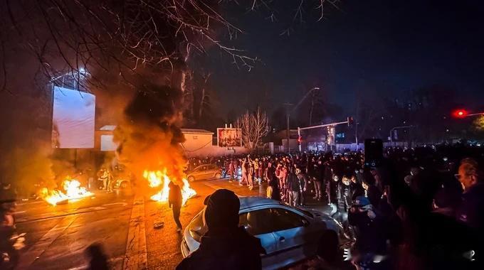 伊朗的死亡人数已超过500人据美国HRANA报道，伊朗抗议死亡人数已升至至