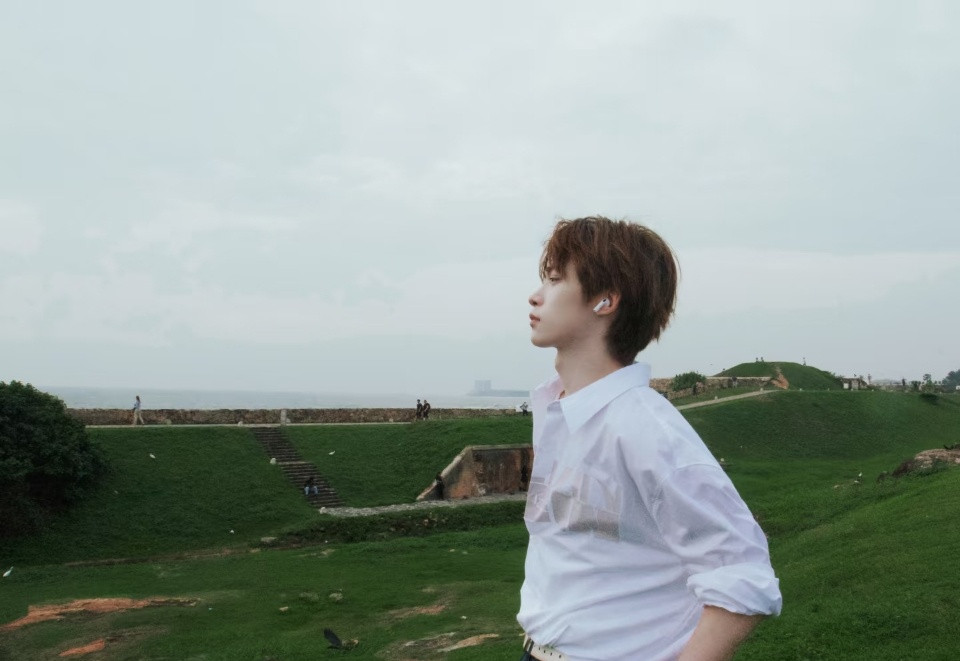 梓渝发旅行七宫格梓渝去看了大海梓渝发了旅行七宫格！！梓渝