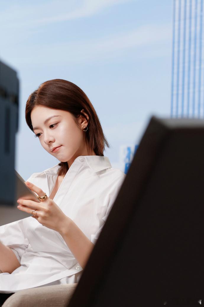 赵今麦好干练的造型好干练的赵今麦今天这组图我直接存满相册，太心动了