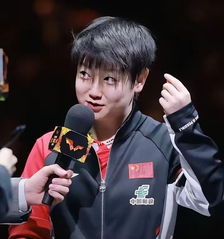 笑不活了！孙颖莎这“迷糊战神”人设也太反差萌了！场上打比赛能把自己打炸毛还回回赢