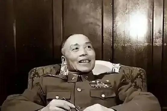 1949年，保密局特务奉命暗杀李宗仁，枪口已对准其后背，李宗仁突然转过身说了一句