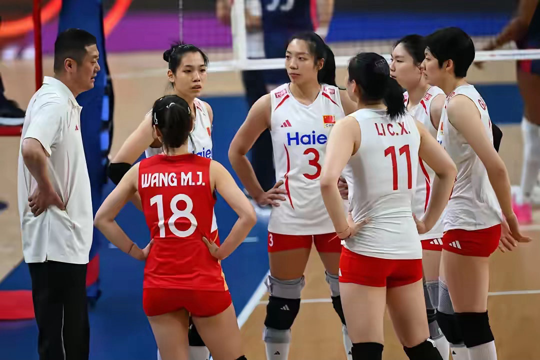 女排总决赛碰美国，这签硬得离谱真不是我危言耸听，女排这总决赛签运，一上来就是王炸