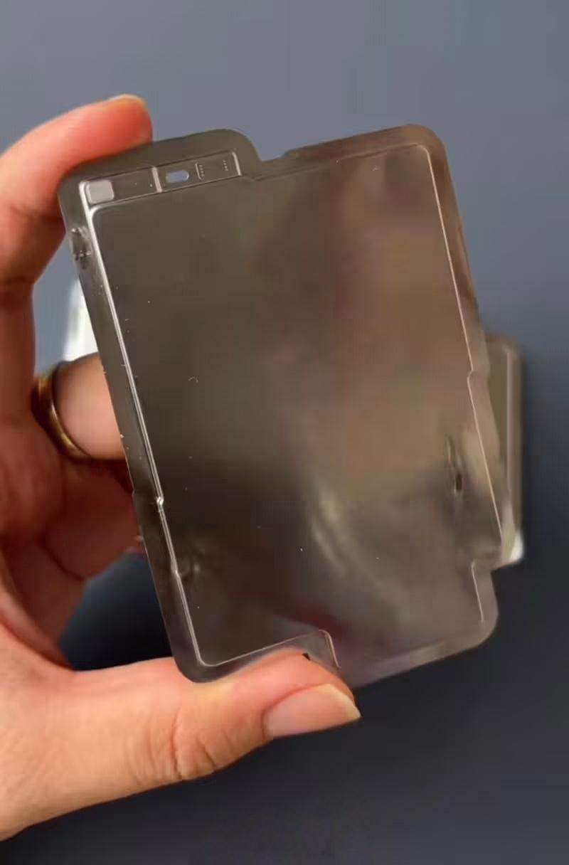 iPhone17Air电池厚度只有2.49mm，为了5.5mm的机身