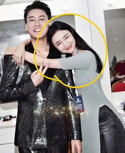 我最想不明白的就是朱孝天妻子韩雯雯了。她明明情商高，长的漂亮，但面对丈夫低情商