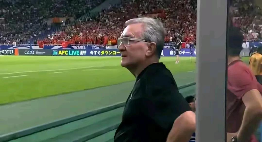 国足主教练伊万科维奇五大败笔导致国足失利印尼。1.选择人员违背足球规律，后卫线