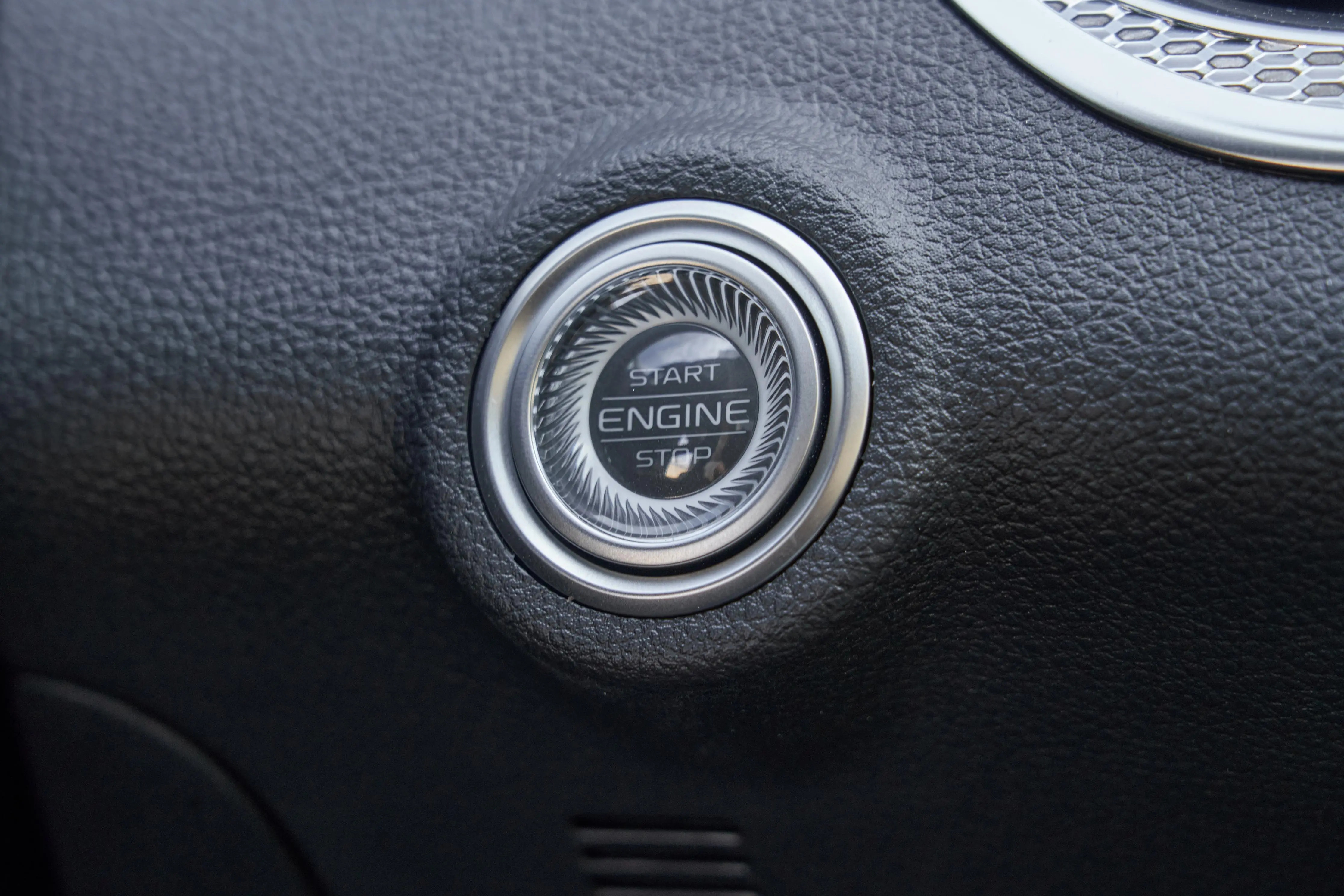 记得这事儿刚出来的有报道的时候，还有交警在前面开路陪护一路狂飙之类的意思，但是事