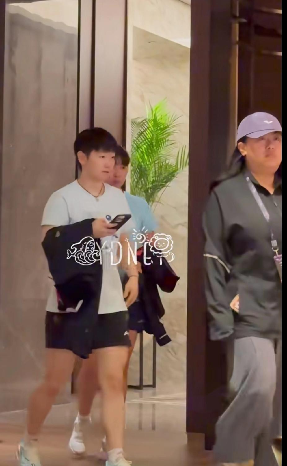 孙颖莎王楚钦下训归来，剑指澳门冠军赛9月8日，孙颖莎和王楚钦下训的画面曝光，为