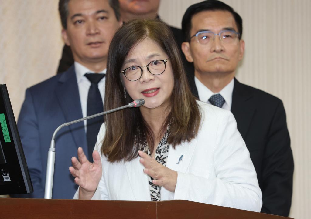 再批管碧玲，赵少康痛骂：将帅无能累死三军前中广董事长赵少康昨批评赖清德政府面对