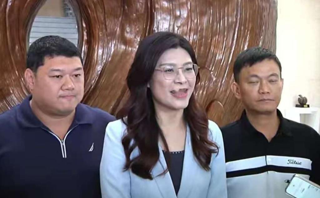 郑丽文再次表态!在10月29日国民党新主席郑丽文在接受采访的时候表示,大陆对于两