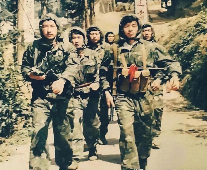 军事话题：侦察兵战斗力有多强？至少三项绝技远超普通士兵！侦察兵的战斗力远非一
