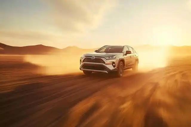 市场动态‌竞争定位‌：以混动低价策略（15.18万起）对标国产SUV，强调丰田