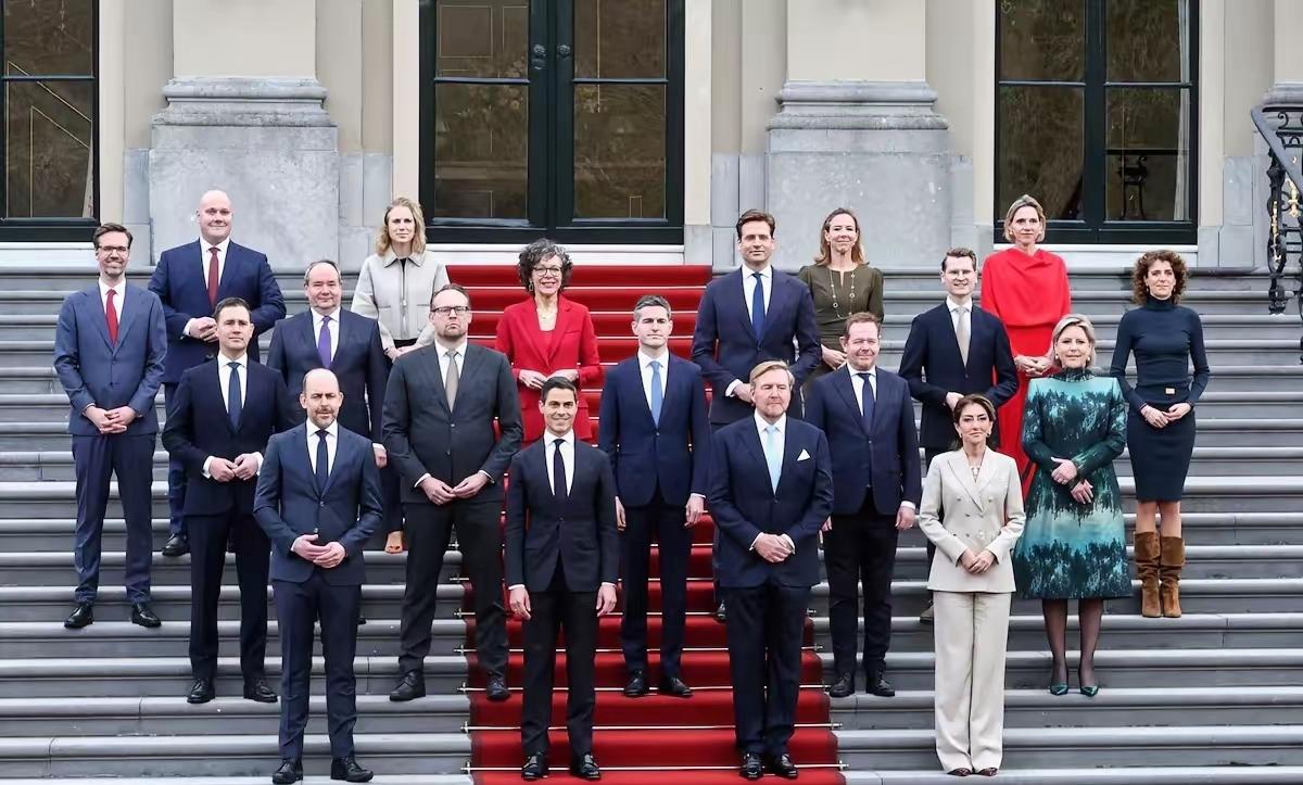 荷兰等不及了，荷兰新政府刚上台第一时间便找中国了，美国没想到荷兰会这么急迫。当地