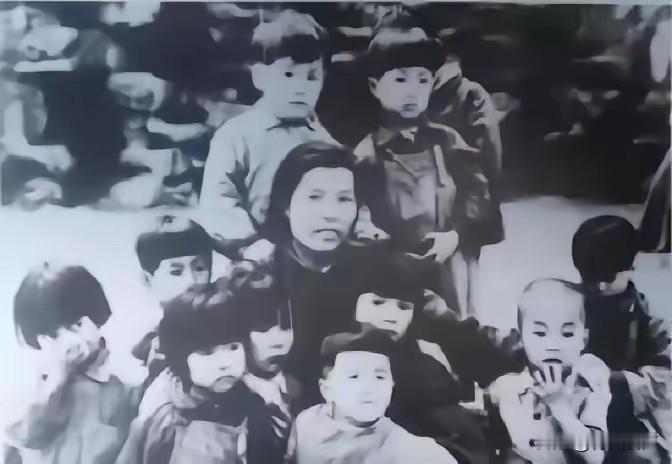 1986年10月7日，刘伯承在北京病逝。他临终前对妻子和孩子说：“杀害小华北的凶
