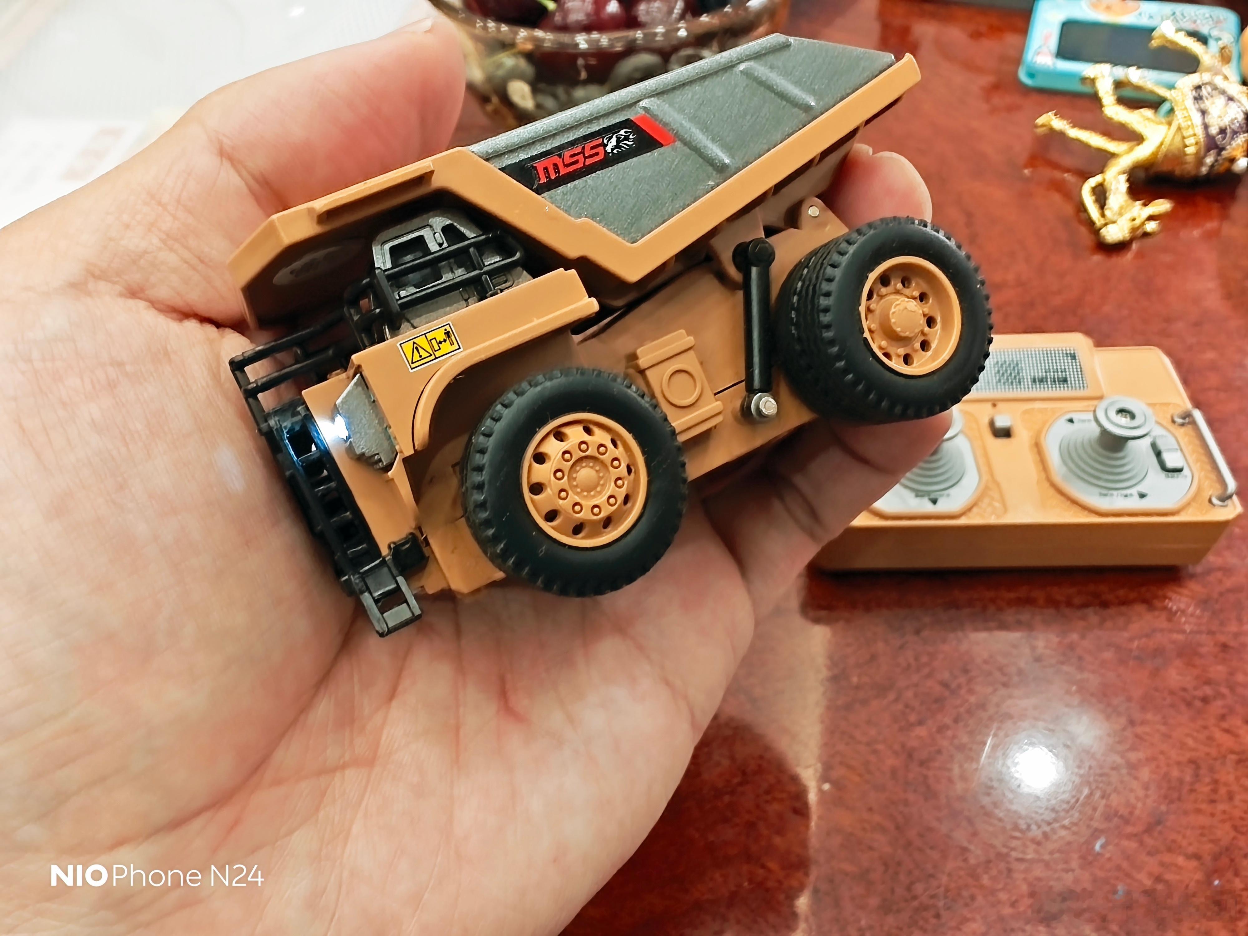 感觉自己又小了，喜欢玩玩具了