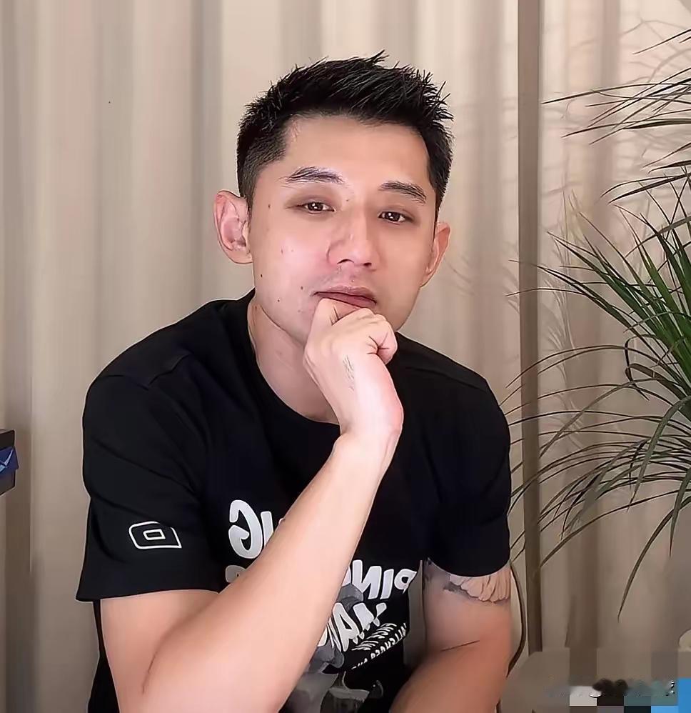 张继科罕见透露：国乒他只认可1人​张继科说，在他看来，樊振东和王曼昱，是他