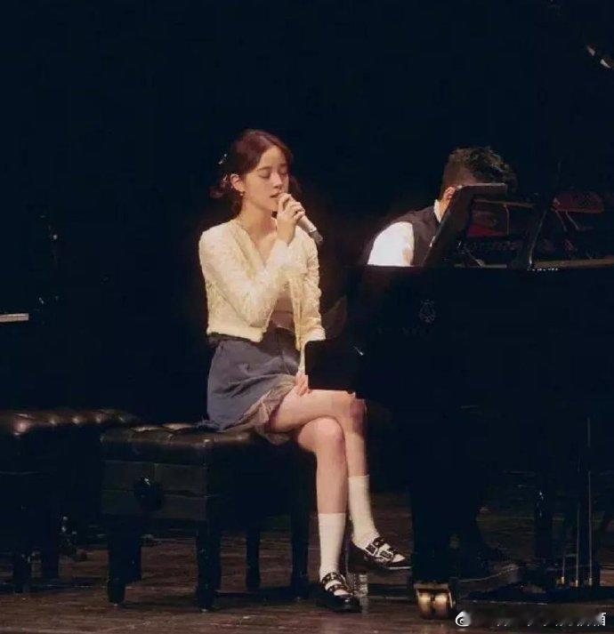 欧阳娜娜居然这么大了，身材好绝，越来越好看了