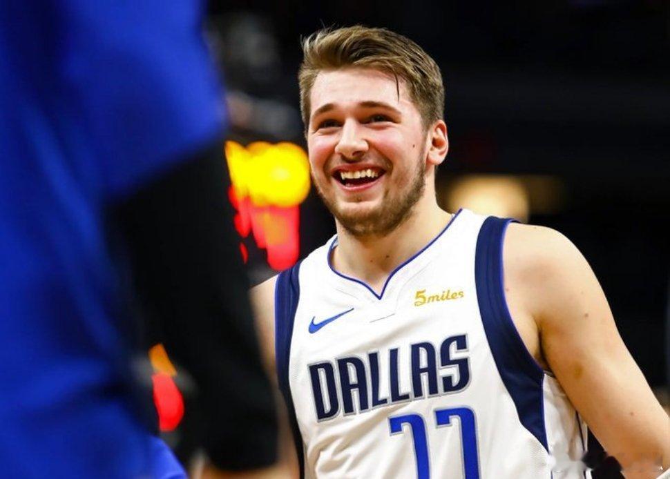 独行侠用东契奇换来了啥所以，独行侠送出东契奇，得到的回报目前变成了：3首轮+3