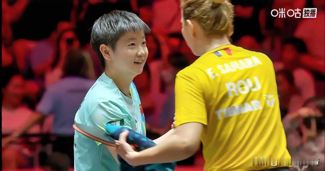 你见过对手犯规，裁判把分给你，你却提醒对方去挑战的吗？孙颖莎就这么干了。1比0