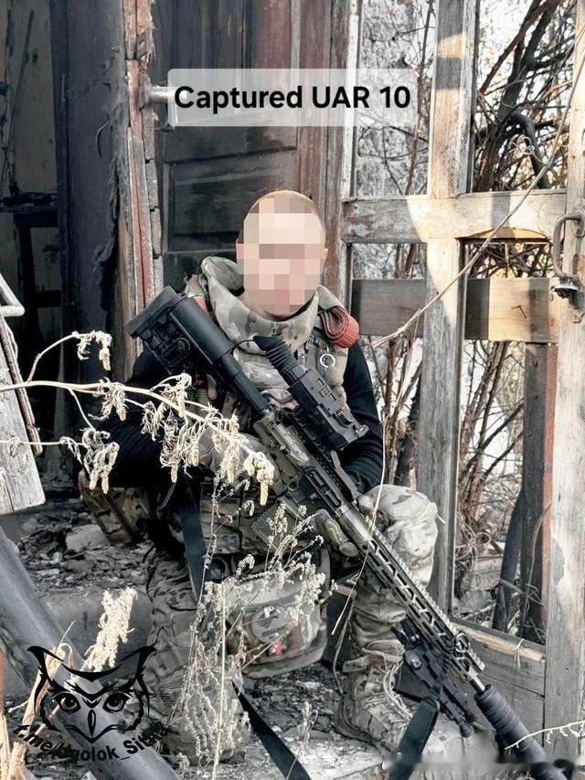 俄军狙击手在乌克兰战场上使用装备