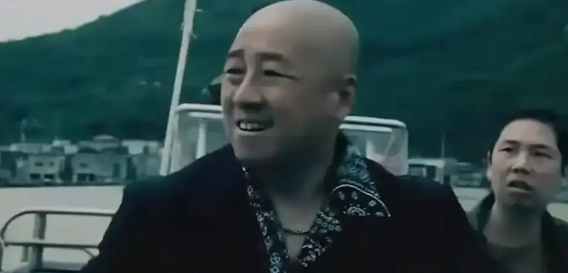 《扫毒风暴》大丘是一个恩怨分明的汉子，在被警察抓捕以后，他选择了沉默，一句话都不