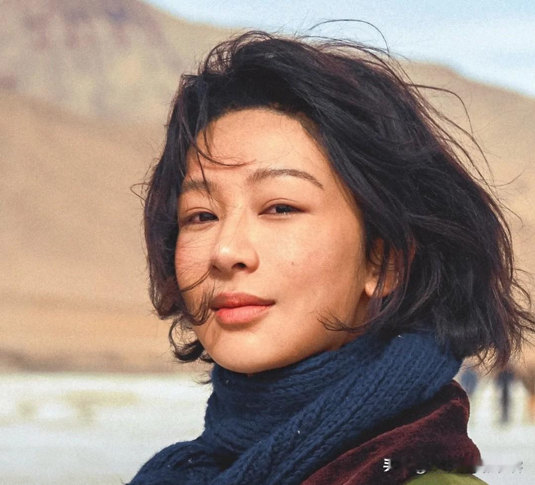 这世上我琢磨不透的，当属33岁的杨紫，明明早攥着金山银山，又是北京独生女，偏