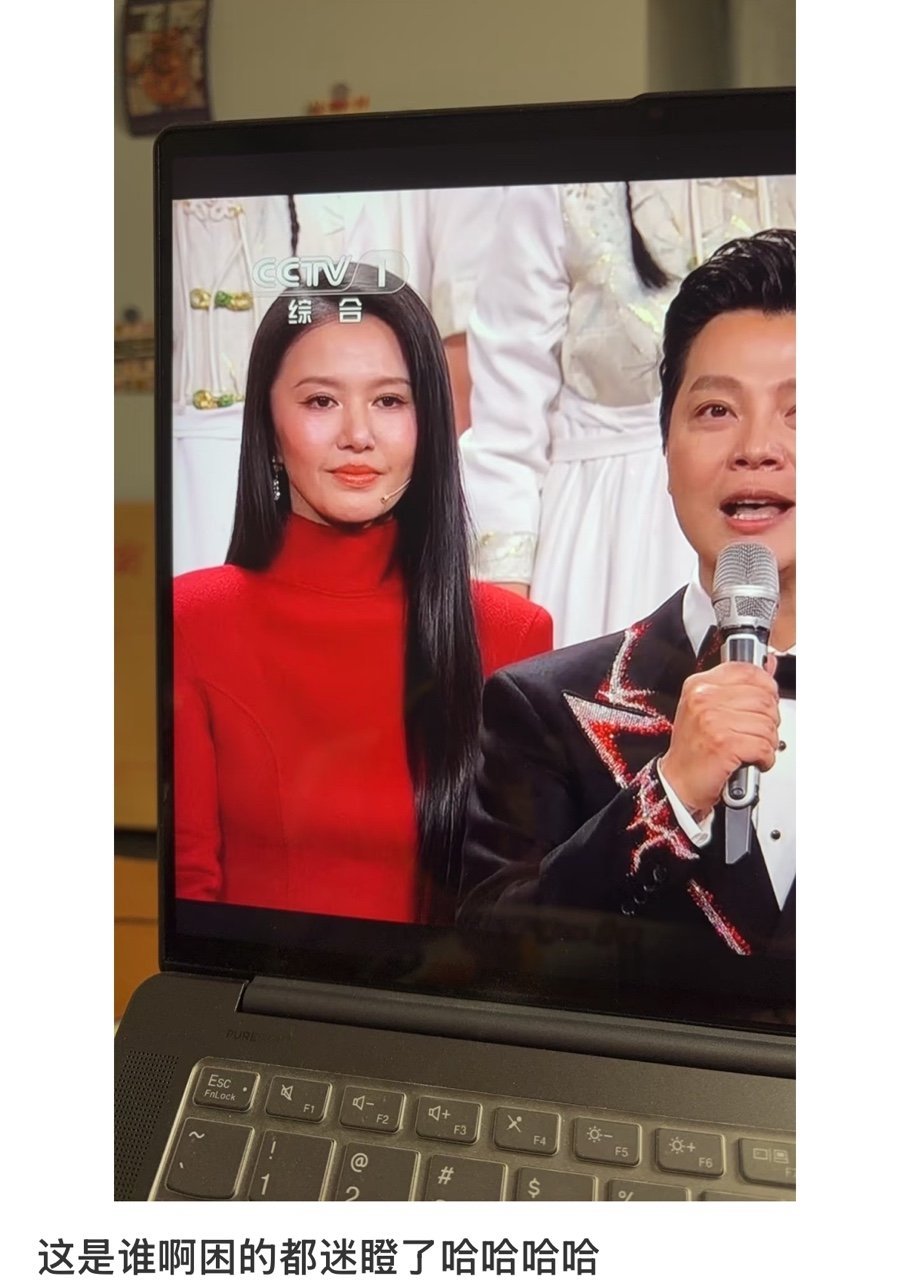 谭维维在春晚困的迷瞪哈哈哈哈哈哈哈不是姐，咋困成这样了哇，咱姐表面是高音战神，