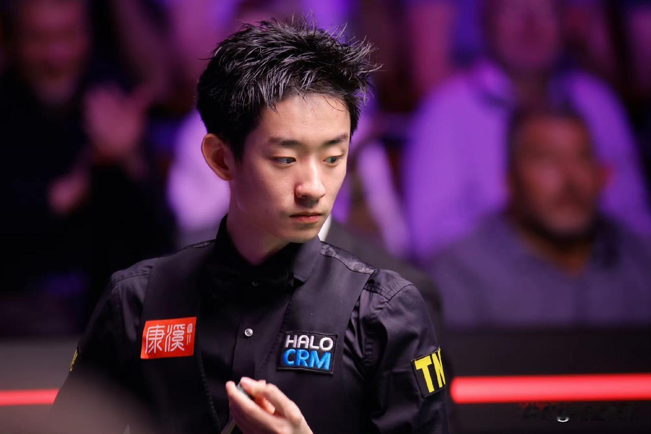 吴宜泽晋级世锦赛决赛！半决赛第4阶段，双方再度战至14–14后艾伦连胜两局，在