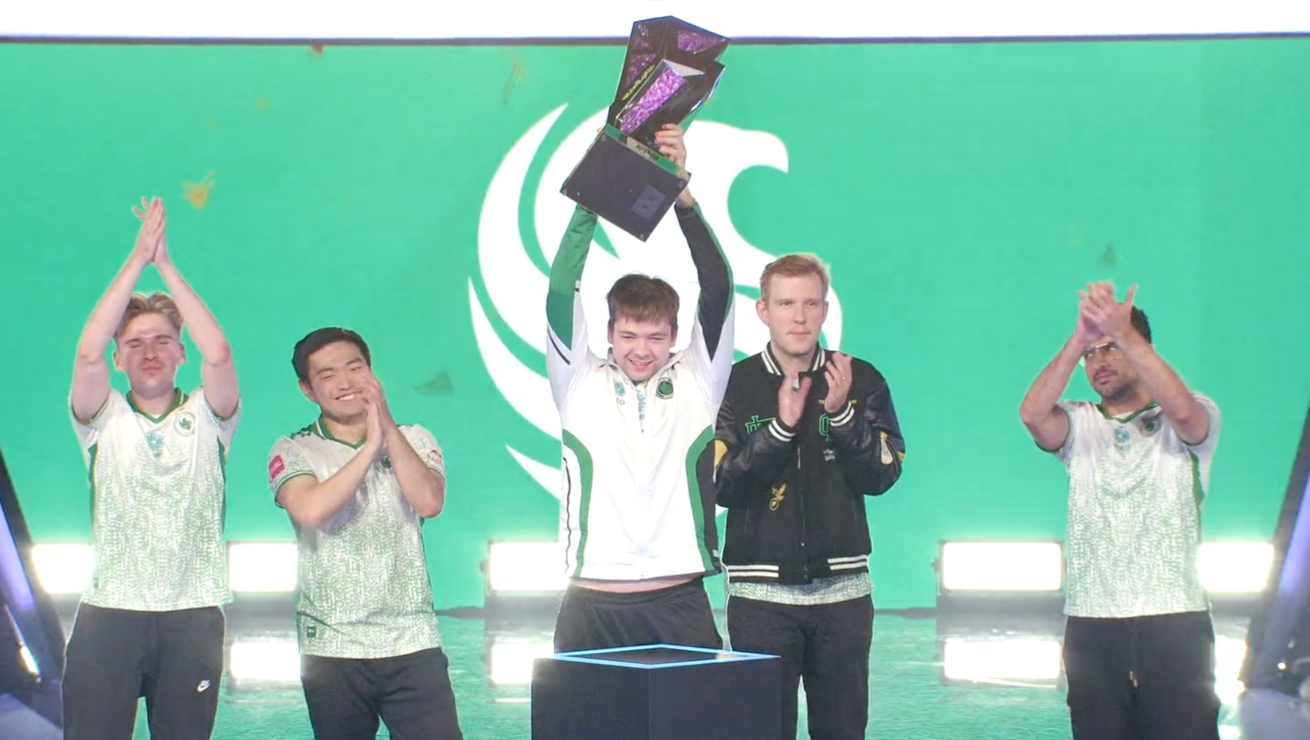 凌晨FLCN3:1战胜BB，获得新赛季首个百万美元的Tier1赛事冠军，看