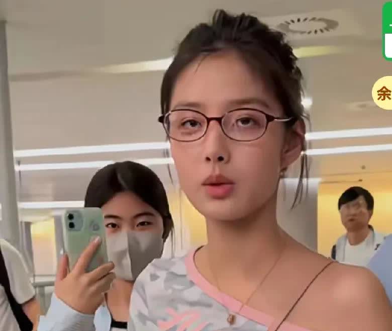 黄杨钿甜第一个怕受影响人出现了[捂脸哭]之前就听说《楚乔2》本来是她，后来