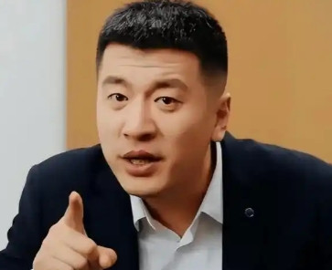 张雪峰不是不想播，是播不下去了，因为现在选什么专业意义已经没那么大了。看他给自己