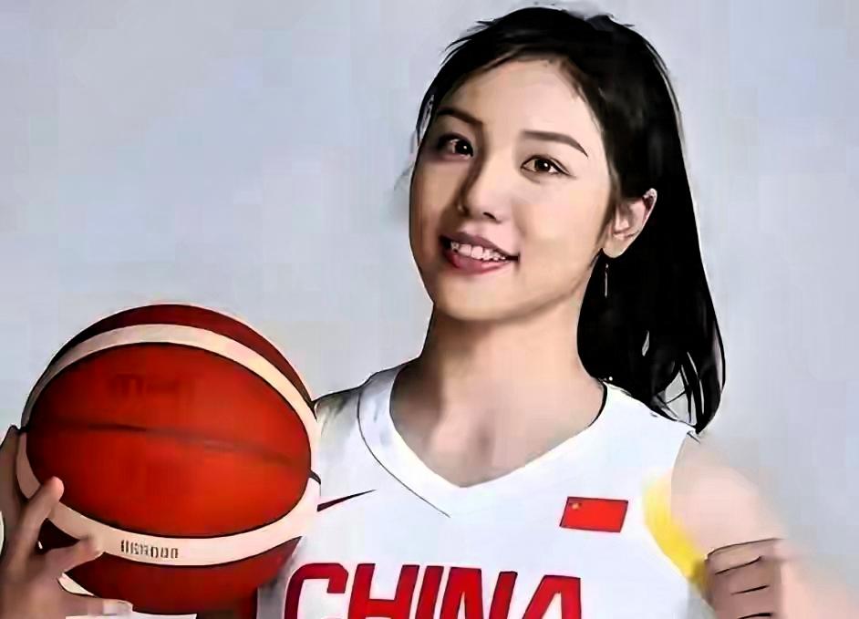 看女篮比赛，总有球迷质疑：“张茹得分不上双，为什么还能稳坐国家队？”如果你只