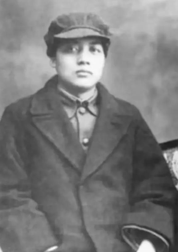 他一生没回过韶山，没去过中南海，他有全中国最硬的"背景"。这个人就是贺麓成，他本