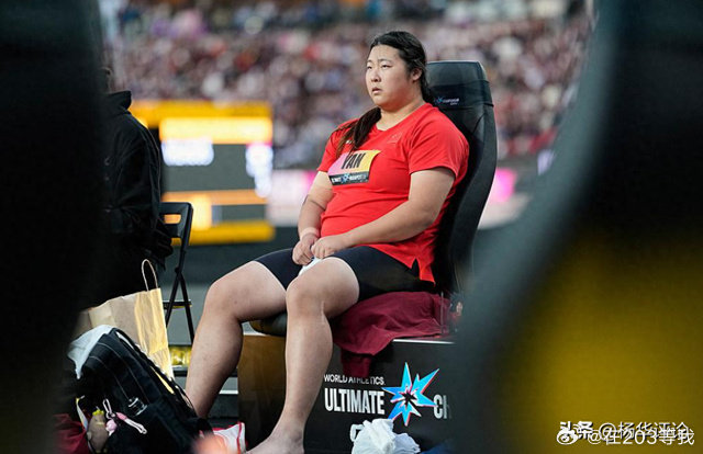 中国女子标枪超级巨星严子怡在世界田联终极锦标赛大热倒灶，只投了两枪，就因为腿脚伤势退赛，凭借第一枪的