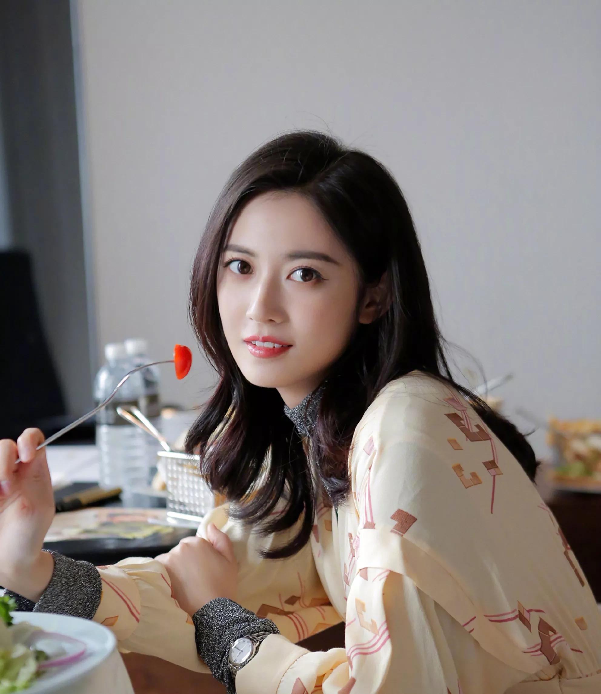 当红小花旦陈钰琪写真合集：清新靓丽小公主！