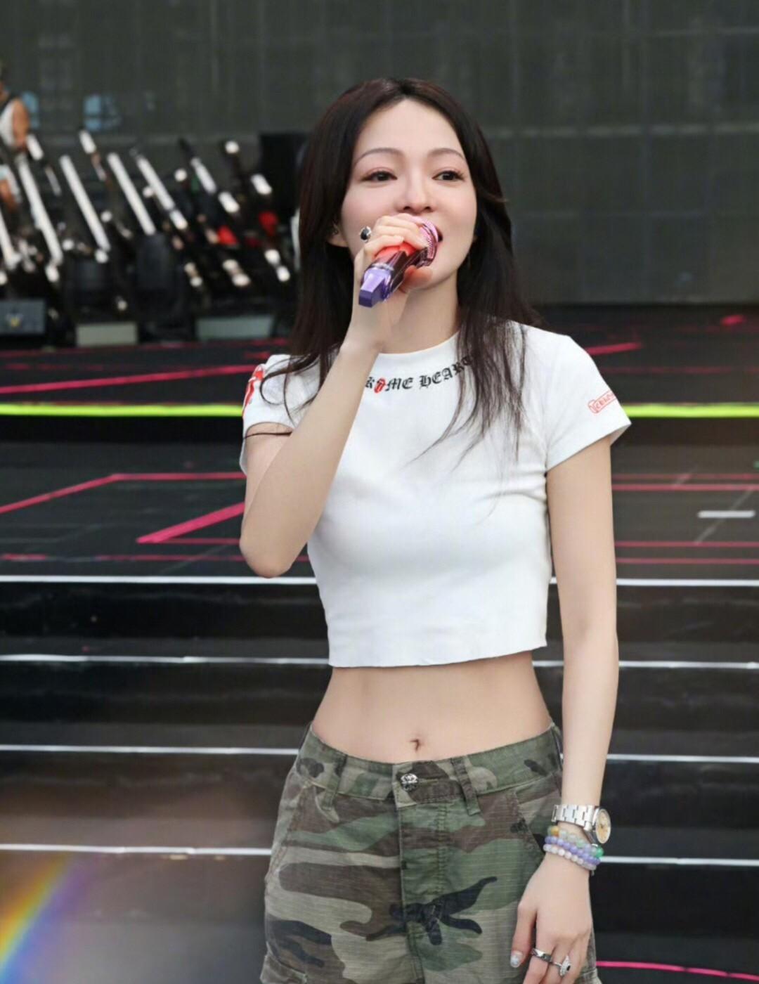 张韶涵这小蛮腰！