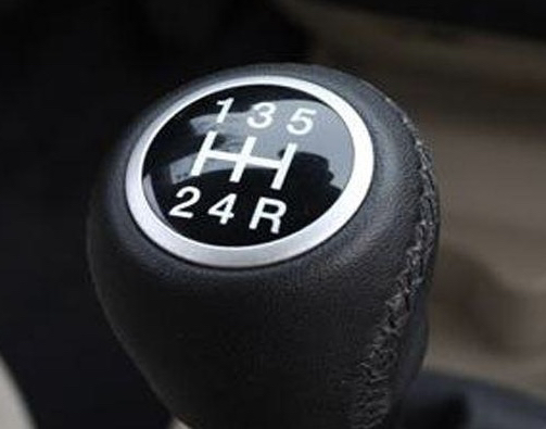 手动挡不仅仅是情怀也有很大优势操控感与驾驶乐趣：1.可以精准操控手动挡车辆让