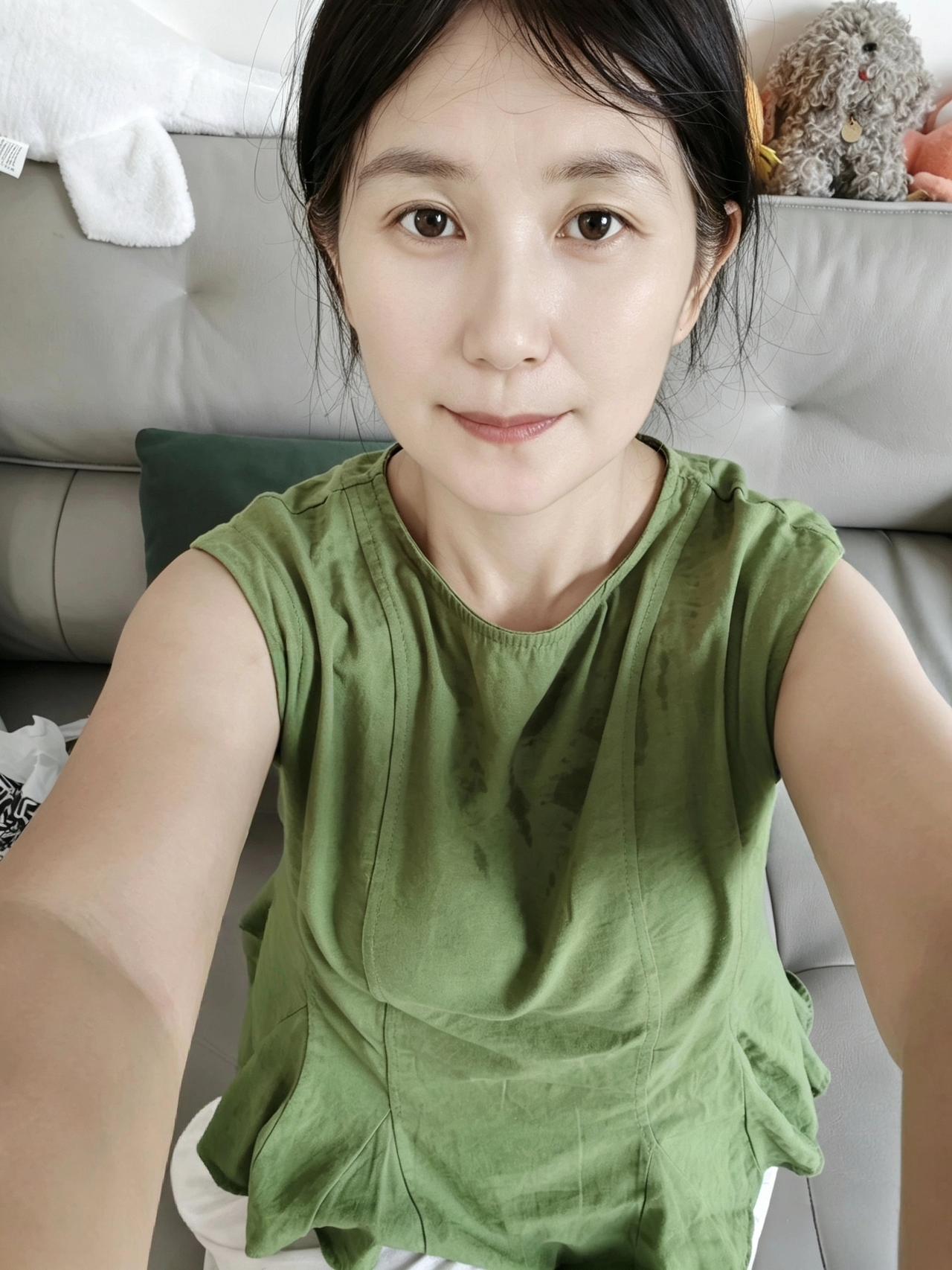 整天被友友夸奖漂亮，我都忘了自己本来长什么样子了哈哈。五十岁的老阿姨整天夸自