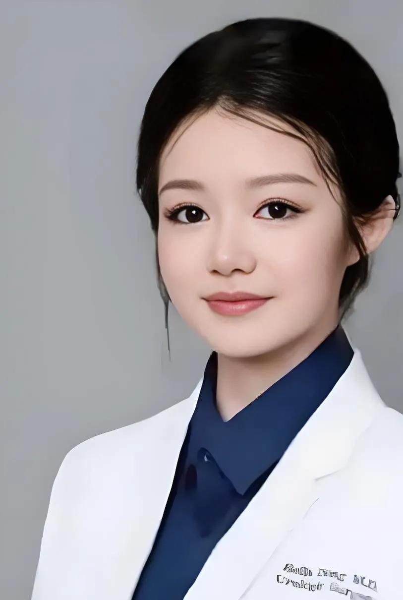 董某莹这事儿，造假都凑齐一套了：入学成绩是编的，毕业论文是抄的，发表的论文也有水