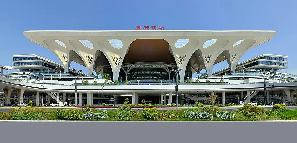 印度也酸了近日，马斯克访华回国后在社交媒体上，发个一张重庆东火车站的图片，没想
