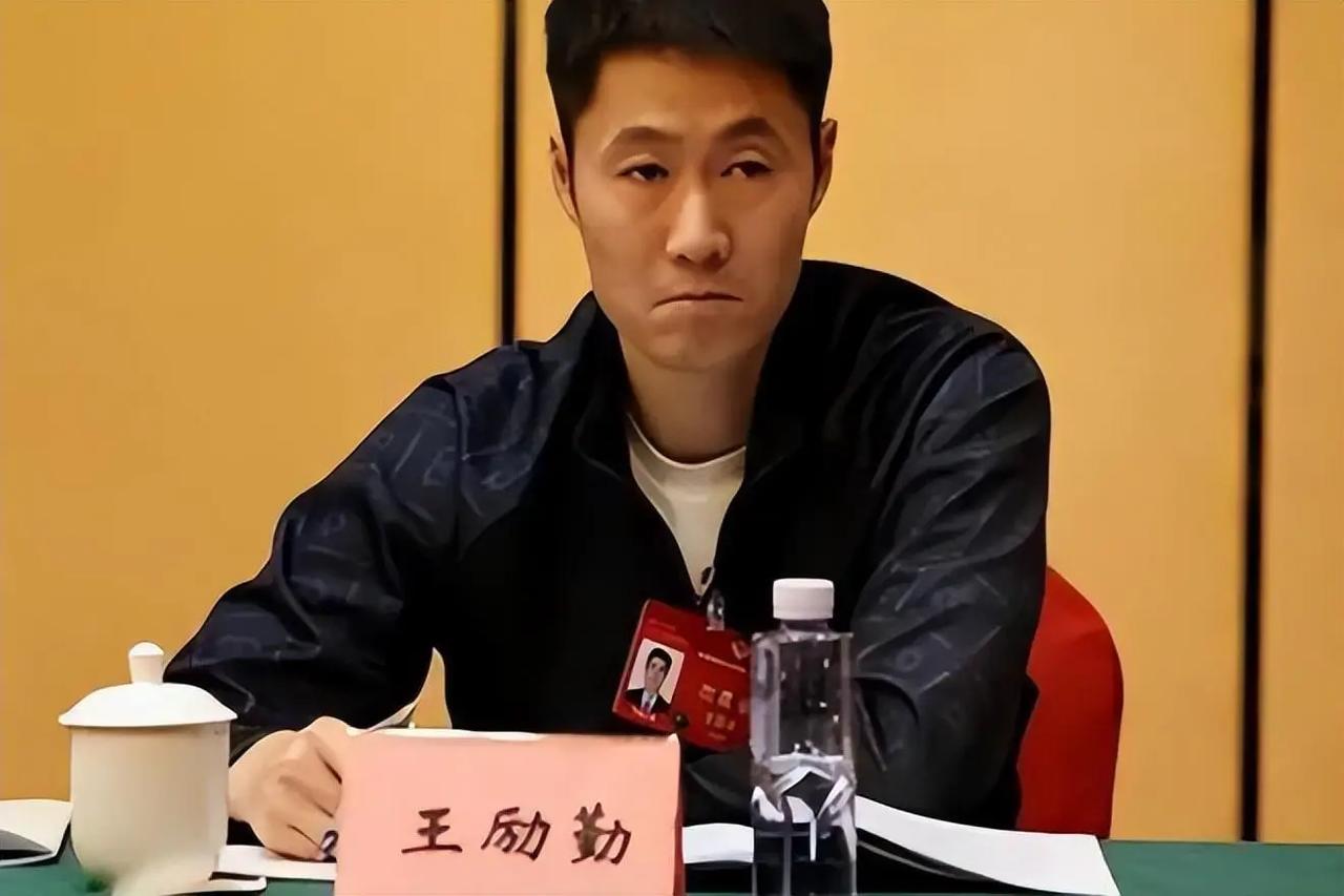 大满贯结束，王励勤有2大问题，需要“立马攻坚”：男队的单打梯队，需要攻坚，目