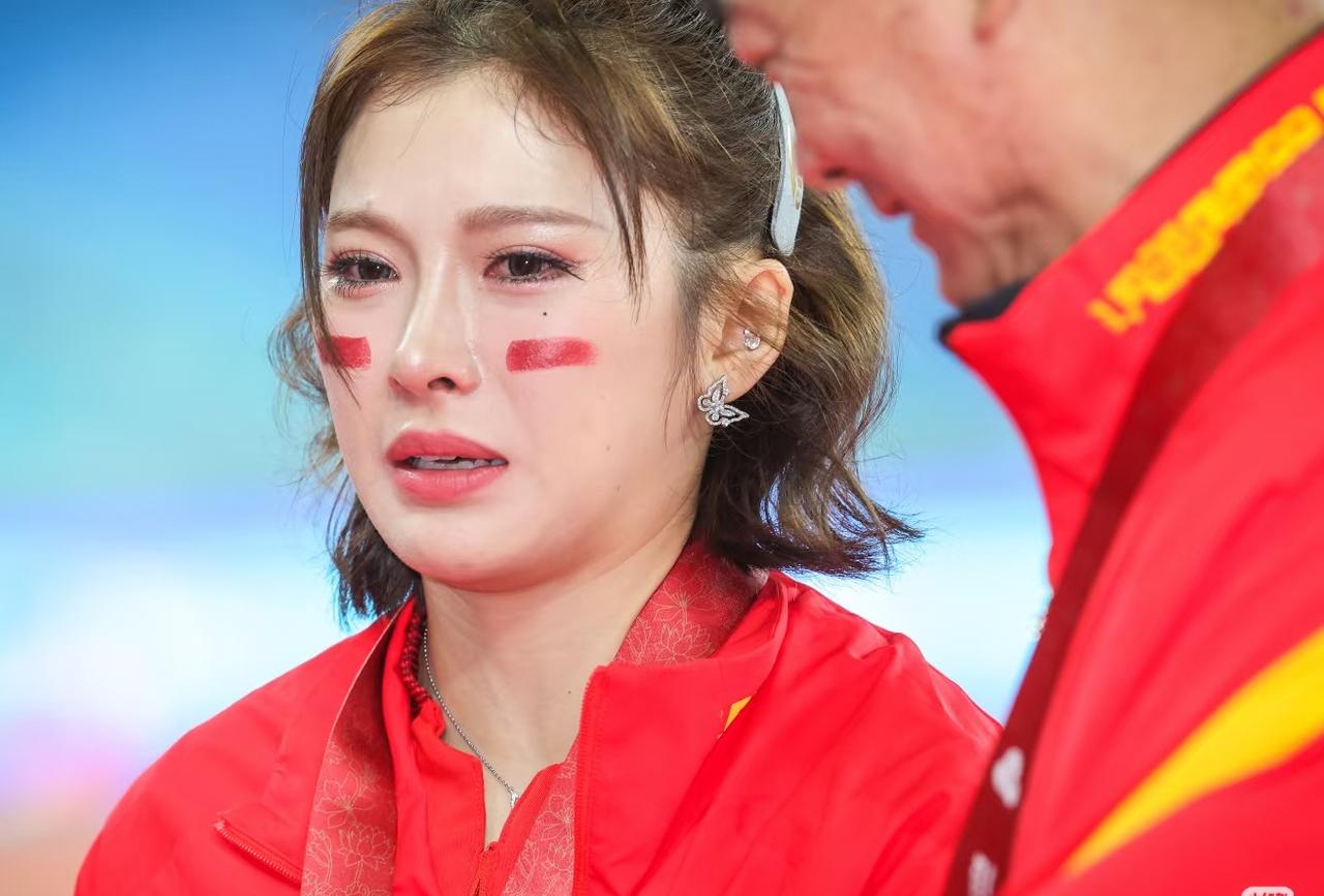 吴艳妮估计要气哭了！不是因为自己拿了银牌也不是因为自己比赛心态不稳，而是