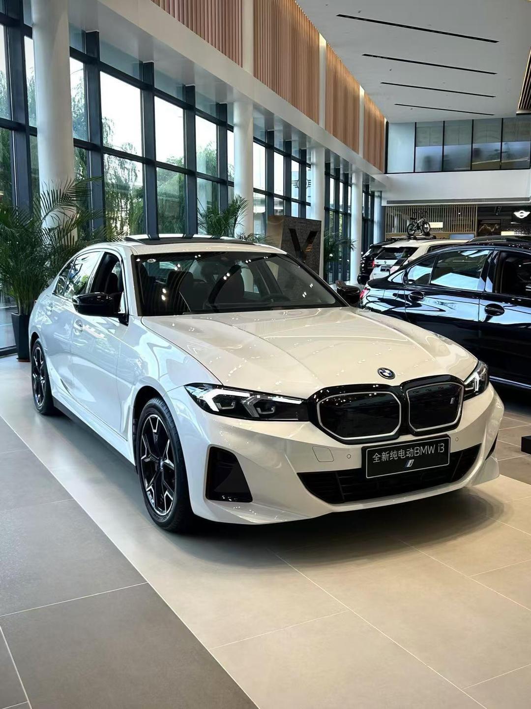 17万的宝马i3，能不能买?2026款35L，70.2度电池包，纯电续航55