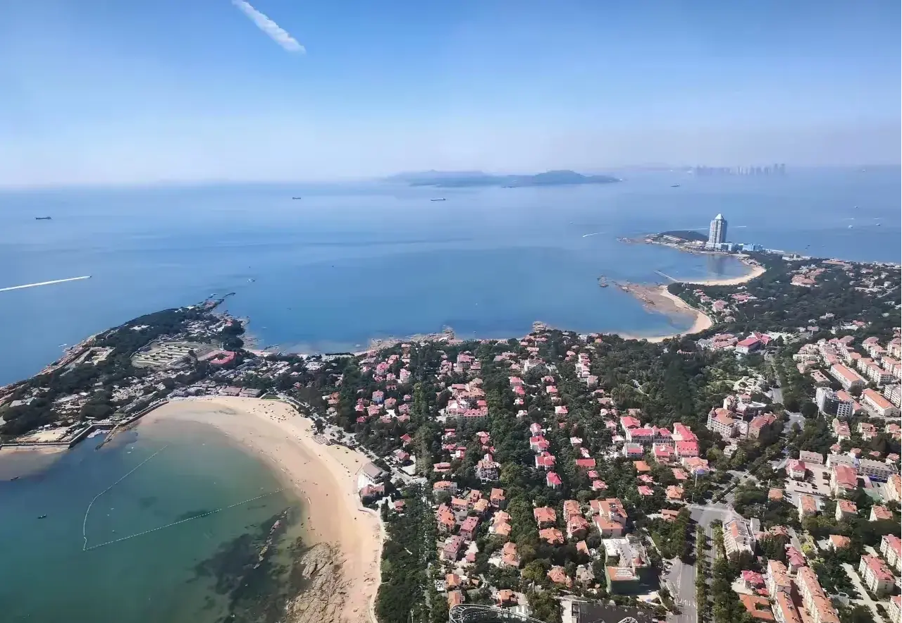 这里是中国青岛，这片海域很美！